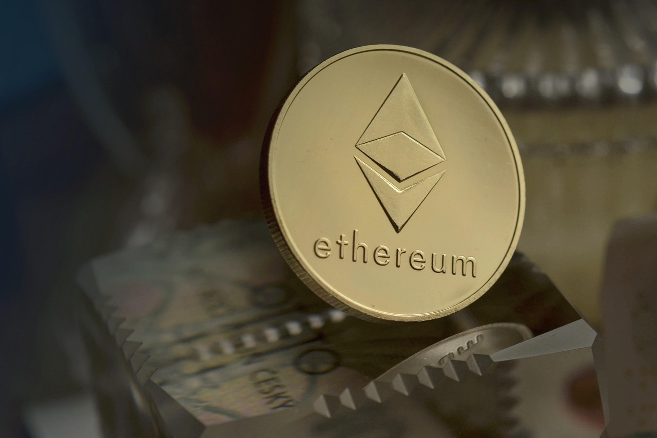黄金再飙新高！数据：比特币通常在100~150天内跟进拉涨